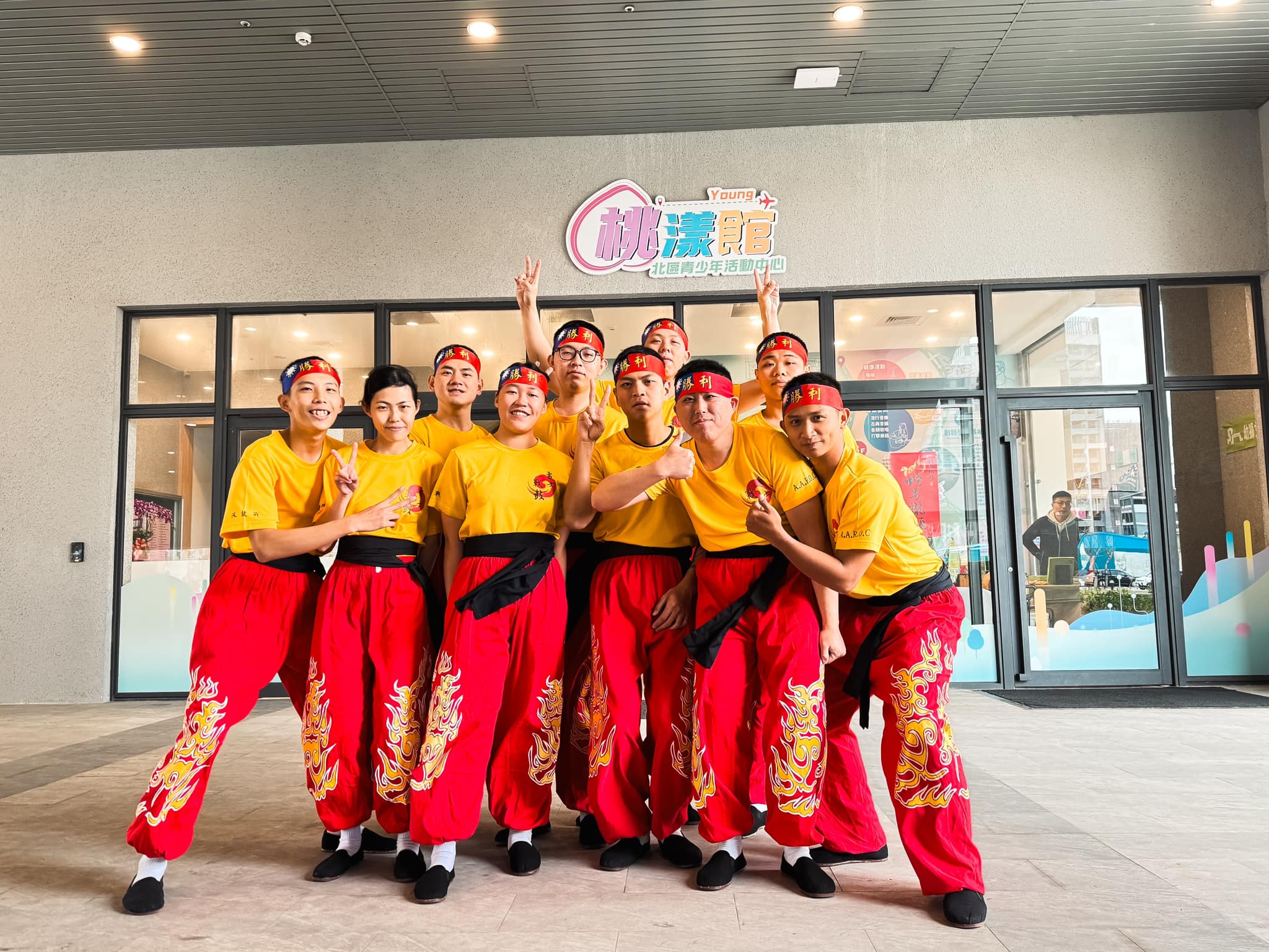 Members of the Warrior Drum Team took a group photo at Taoyuan City Youth Corps’ Taoyang Hall